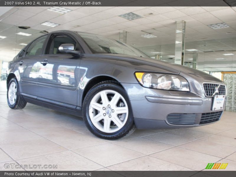 Titanium Gray Metallic / Off-Black 2007 Volvo S40 2.4i