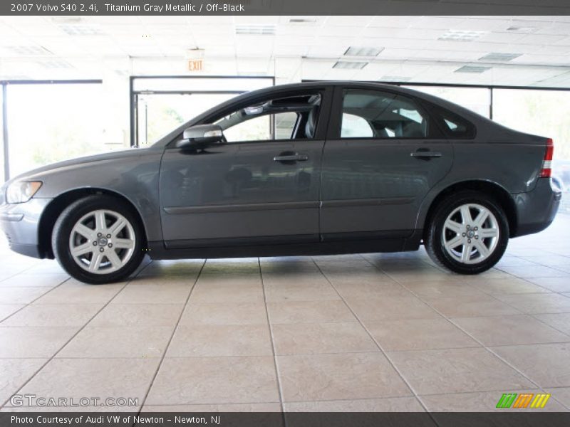 Titanium Gray Metallic / Off-Black 2007 Volvo S40 2.4i