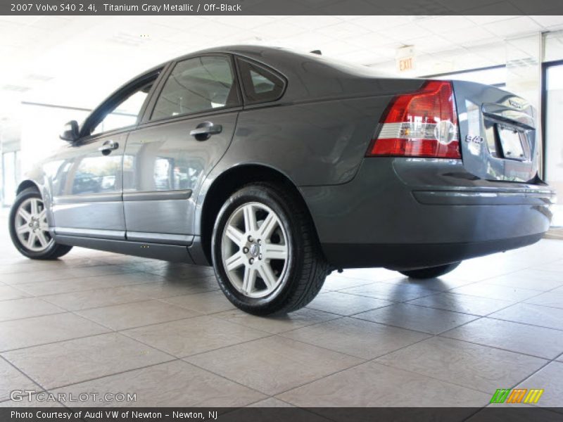 Titanium Gray Metallic / Off-Black 2007 Volvo S40 2.4i