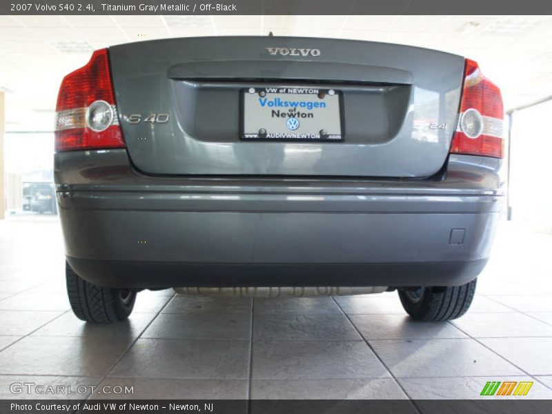Titanium Gray Metallic / Off-Black 2007 Volvo S40 2.4i