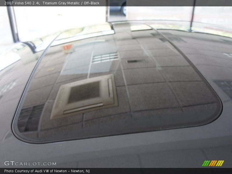 Titanium Gray Metallic / Off-Black 2007 Volvo S40 2.4i