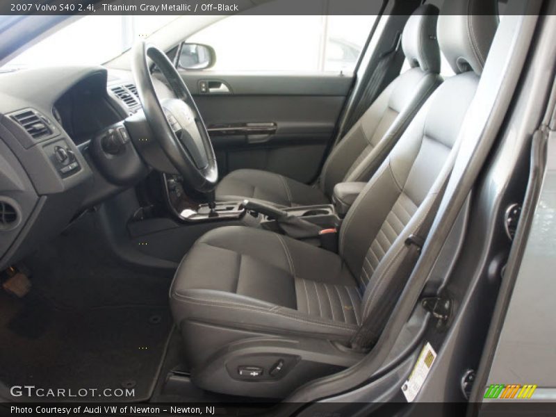 Titanium Gray Metallic / Off-Black 2007 Volvo S40 2.4i