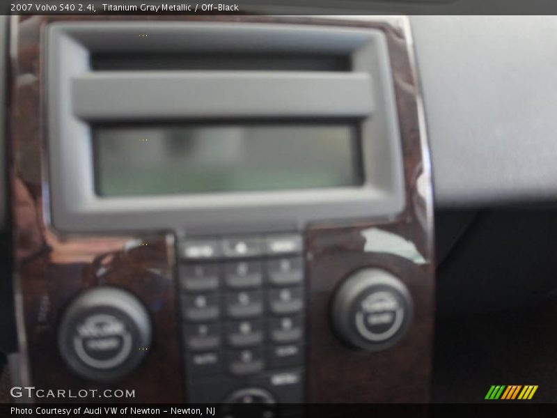Titanium Gray Metallic / Off-Black 2007 Volvo S40 2.4i