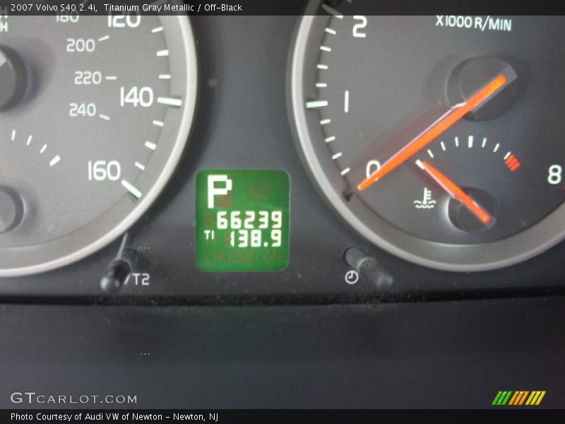Titanium Gray Metallic / Off-Black 2007 Volvo S40 2.4i