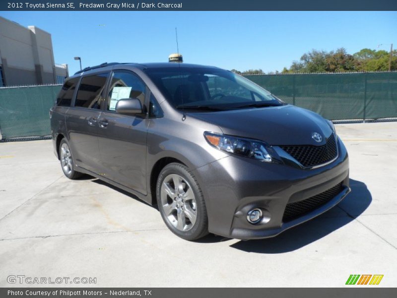 Front 3/4 View of 2012 Sienna SE