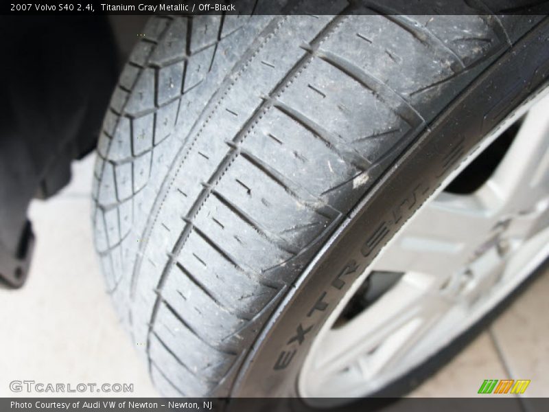Titanium Gray Metallic / Off-Black 2007 Volvo S40 2.4i