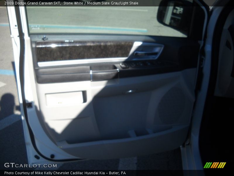 Stone White / Medium Slate Gray/Light Shale 2009 Dodge Grand Caravan SXT