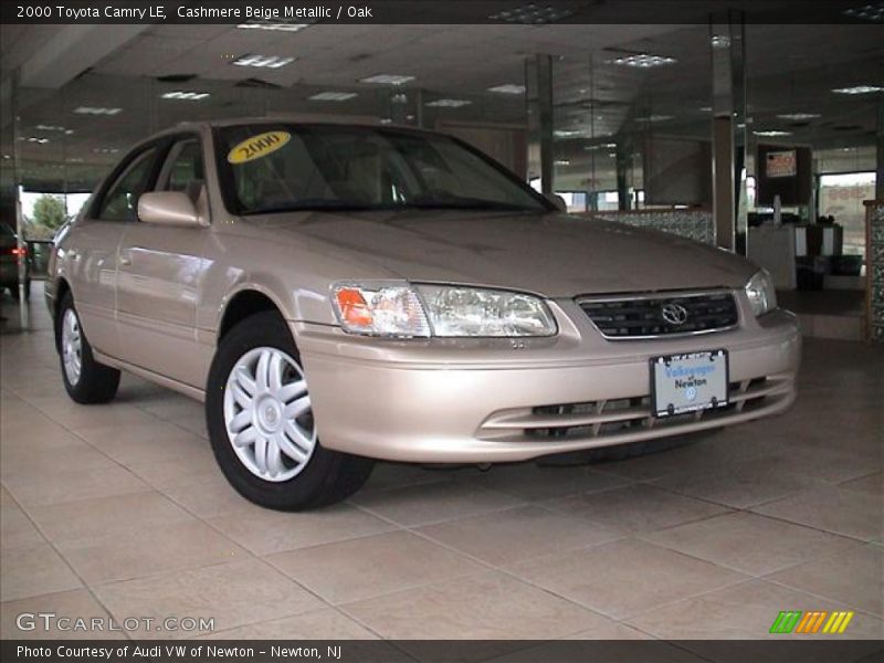Cashmere Beige Metallic / Oak 2000 Toyota Camry LE