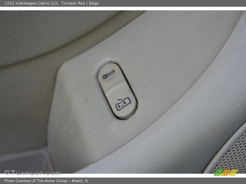 Tornado Red / Beige 2001 Volkswagen Cabrio GLX