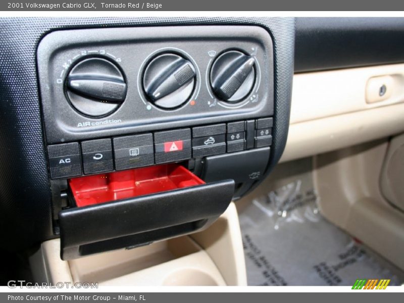 Tornado Red / Beige 2001 Volkswagen Cabrio GLX
