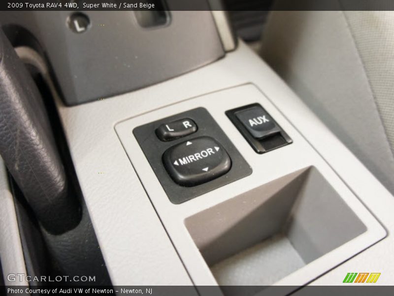 Super White / Sand Beige 2009 Toyota RAV4 4WD