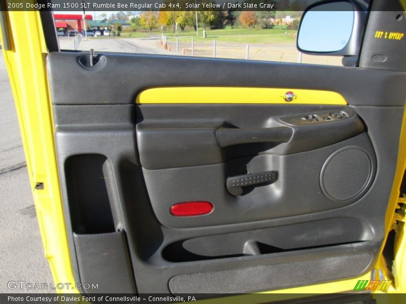 Door Panel of 2005 Ram 1500 SLT Rumble Bee Regular Cab 4x4