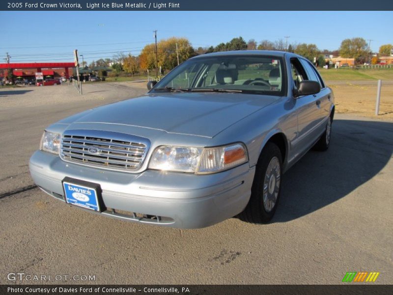 Light Ice Blue Metallic / Light Flint 2005 Ford Crown Victoria