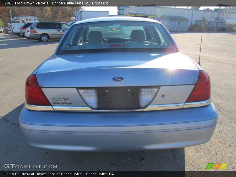 Light Ice Blue Metallic / Light Flint 2005 Ford Crown Victoria