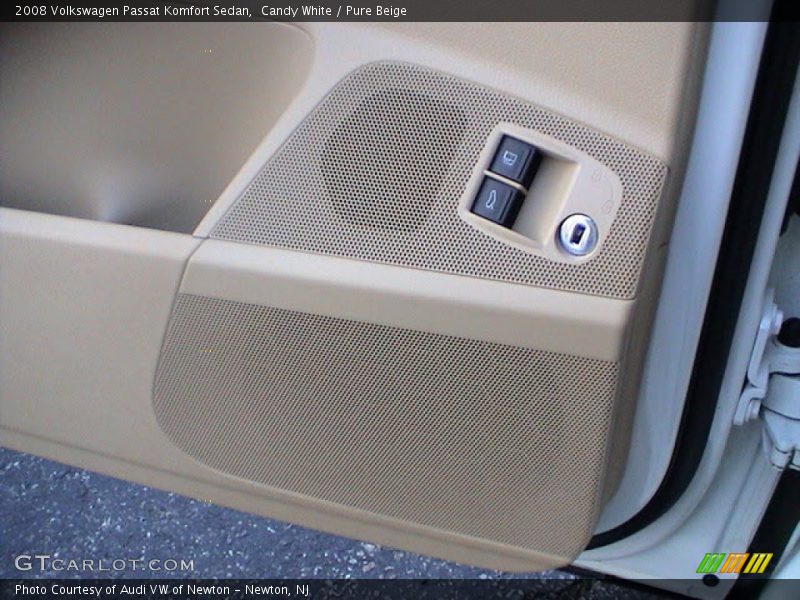 Candy White / Pure Beige 2008 Volkswagen Passat Komfort Sedan