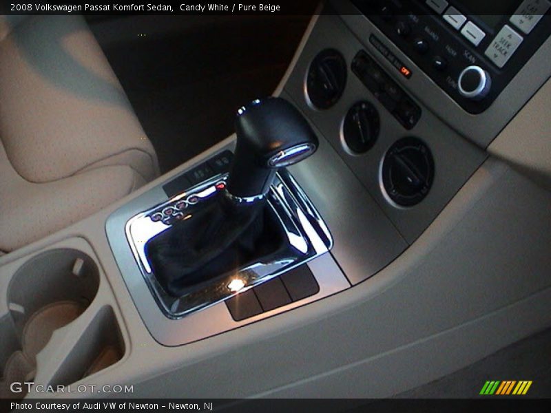 Candy White / Pure Beige 2008 Volkswagen Passat Komfort Sedan