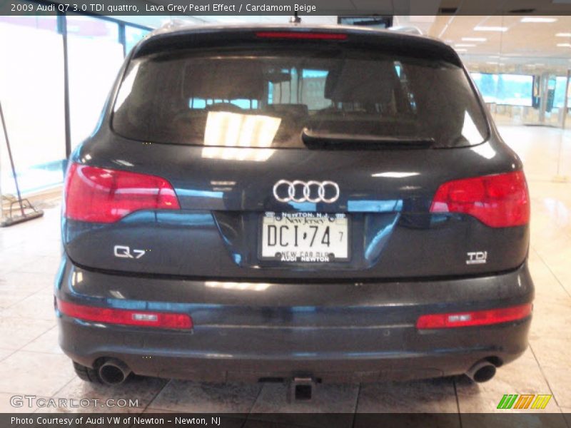 Lava Grey Pearl Effect / Cardamom Beige 2009 Audi Q7 3.0 TDI quattro
