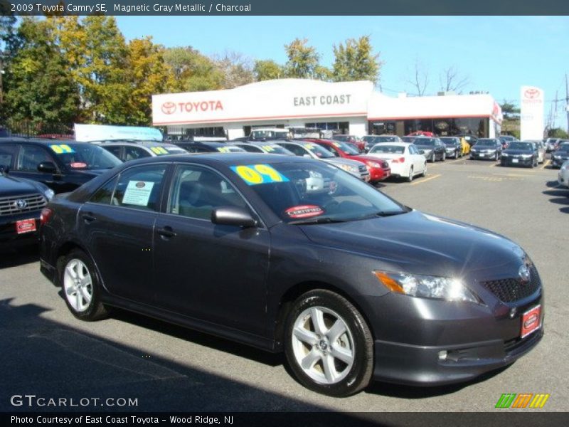Magnetic Gray Metallic / Charcoal 2009 Toyota Camry SE