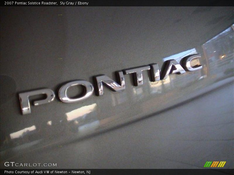  2007 Solstice Roadster Logo