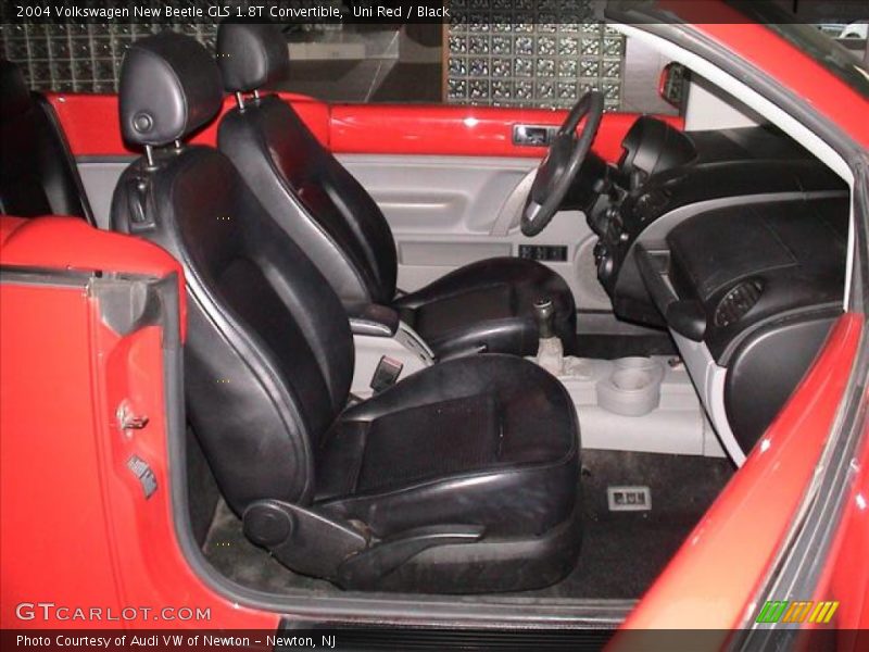 Uni Red / Black 2004 Volkswagen New Beetle GLS 1.8T Convertible