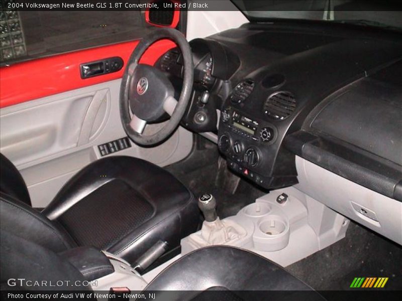 Uni Red / Black 2004 Volkswagen New Beetle GLS 1.8T Convertible