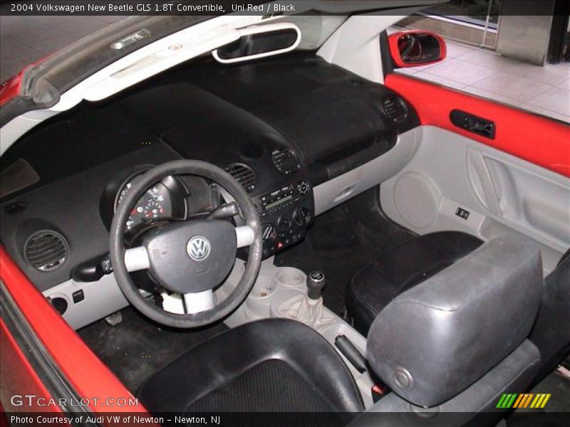 Uni Red / Black 2004 Volkswagen New Beetle GLS 1.8T Convertible