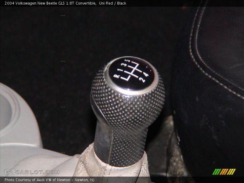 Uni Red / Black 2004 Volkswagen New Beetle GLS 1.8T Convertible