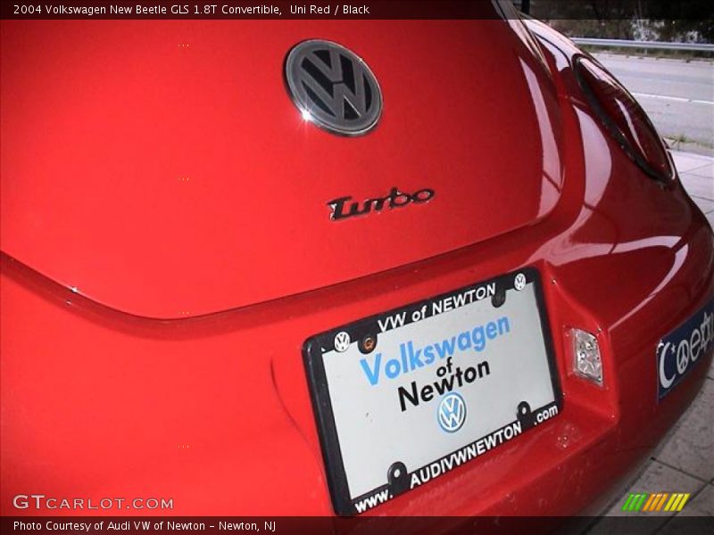 Uni Red / Black 2004 Volkswagen New Beetle GLS 1.8T Convertible