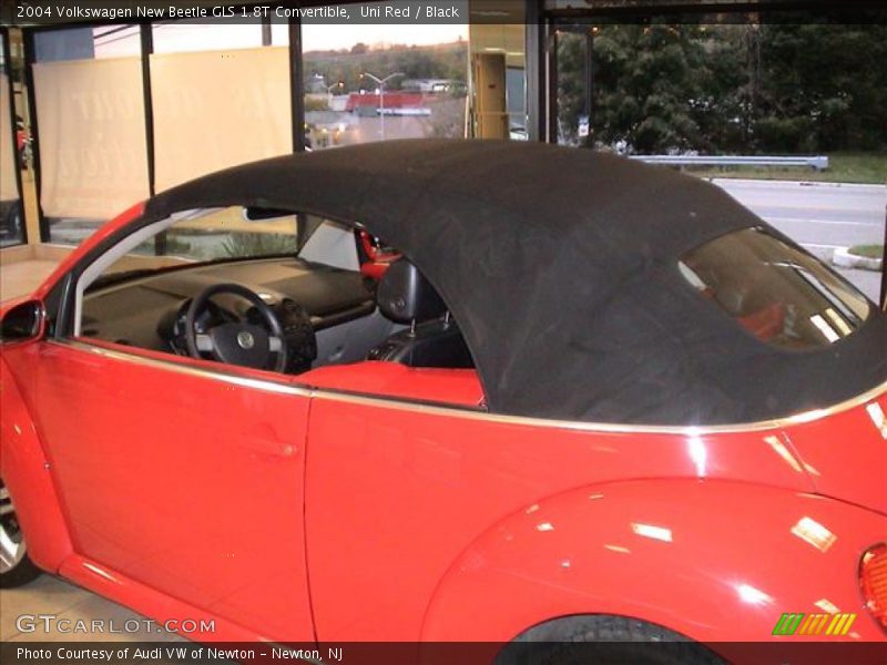 Uni Red / Black 2004 Volkswagen New Beetle GLS 1.8T Convertible