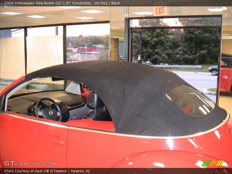 Uni Red / Black 2004 Volkswagen New Beetle GLS 1.8T Convertible