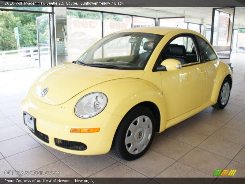 Sunflower Yellow / Black 2010 Volkswagen New Beetle 2.5 Coupe