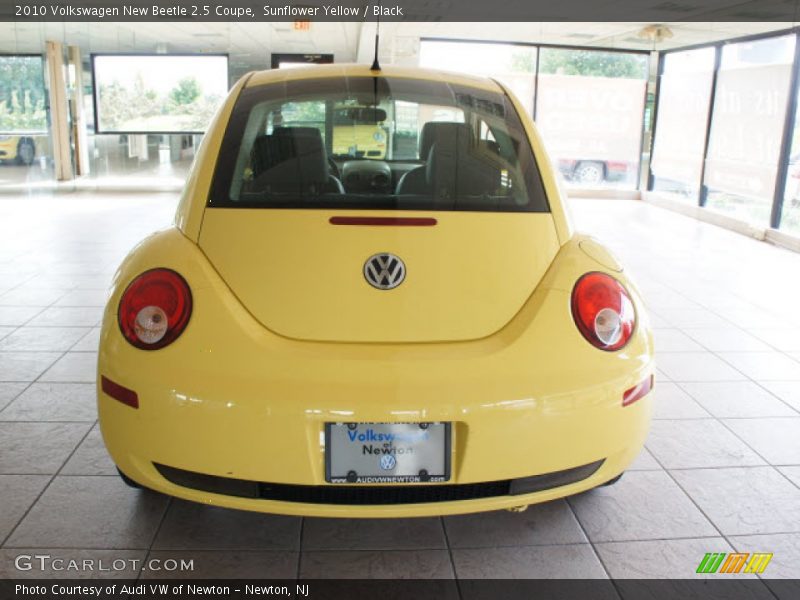 Sunflower Yellow / Black 2010 Volkswagen New Beetle 2.5 Coupe