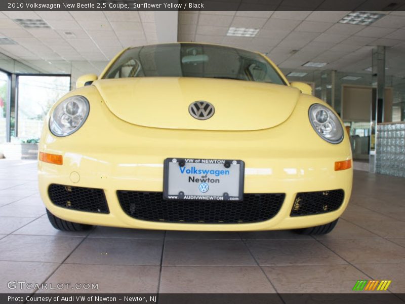 Sunflower Yellow / Black 2010 Volkswagen New Beetle 2.5 Coupe