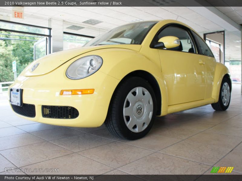 Sunflower Yellow / Black 2010 Volkswagen New Beetle 2.5 Coupe