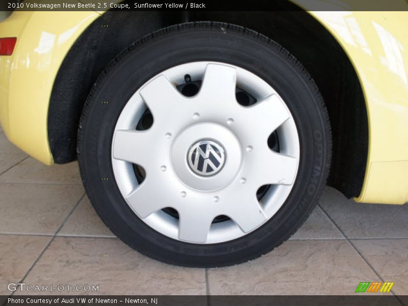 Sunflower Yellow / Black 2010 Volkswagen New Beetle 2.5 Coupe