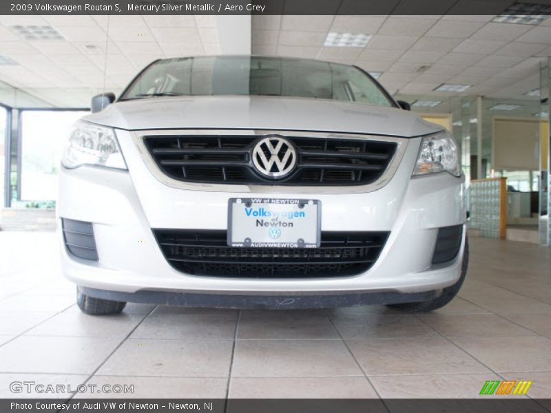 Mercury Sliver Metallic / Aero Grey 2009 Volkswagen Routan S