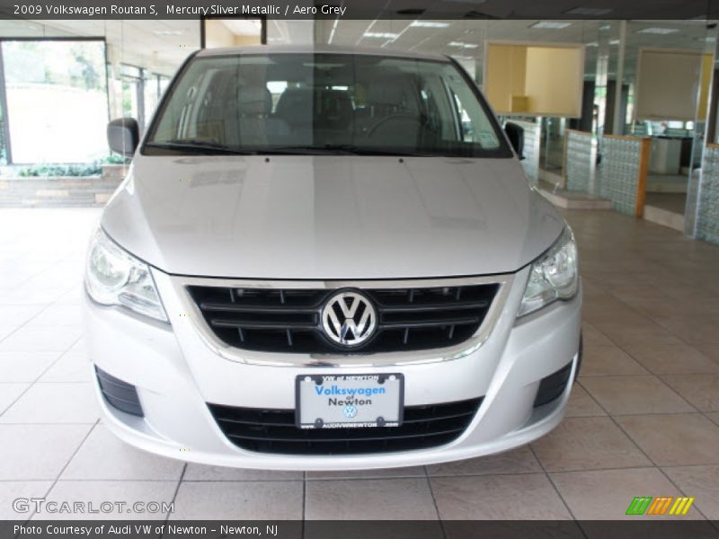 Mercury Sliver Metallic / Aero Grey 2009 Volkswagen Routan S