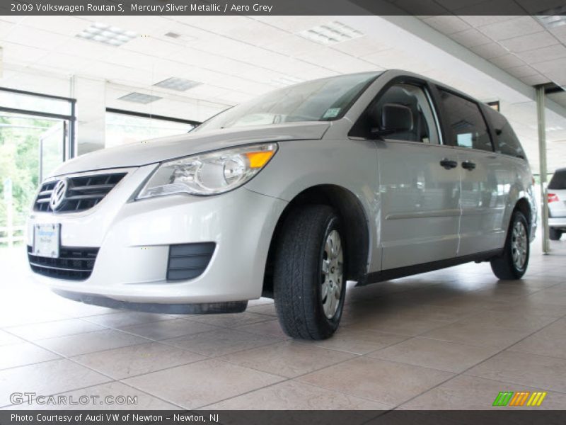 Mercury Sliver Metallic / Aero Grey 2009 Volkswagen Routan S