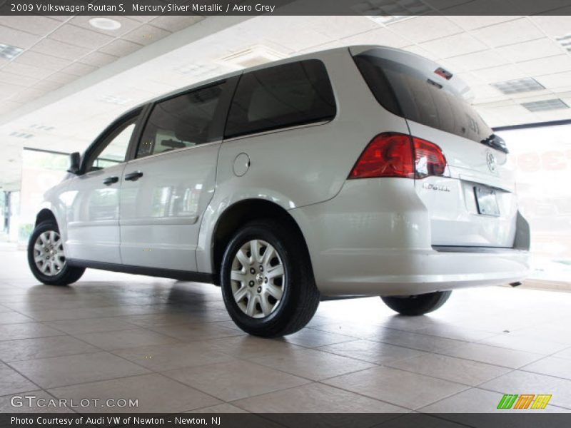Mercury Sliver Metallic / Aero Grey 2009 Volkswagen Routan S