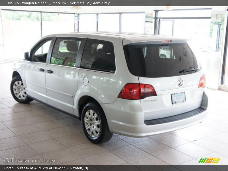 Mercury Sliver Metallic / Aero Grey 2009 Volkswagen Routan S
