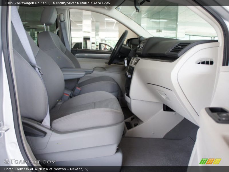 Mercury Sliver Metallic / Aero Grey 2009 Volkswagen Routan S