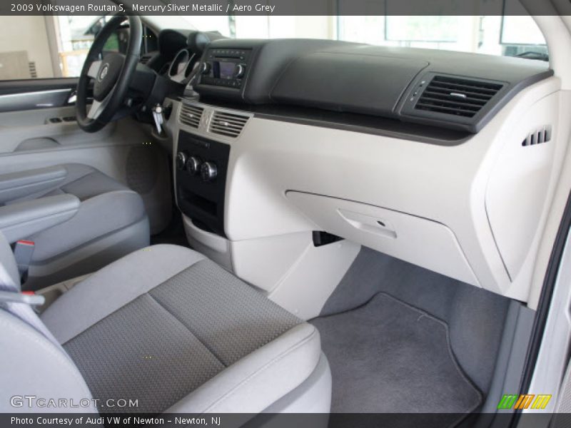 Mercury Sliver Metallic / Aero Grey 2009 Volkswagen Routan S