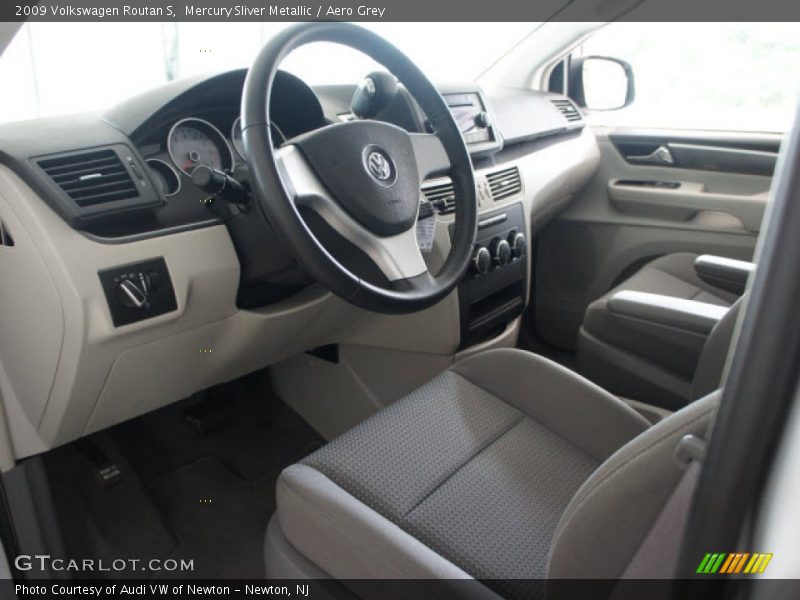  2009 Routan S Aero Grey Interior