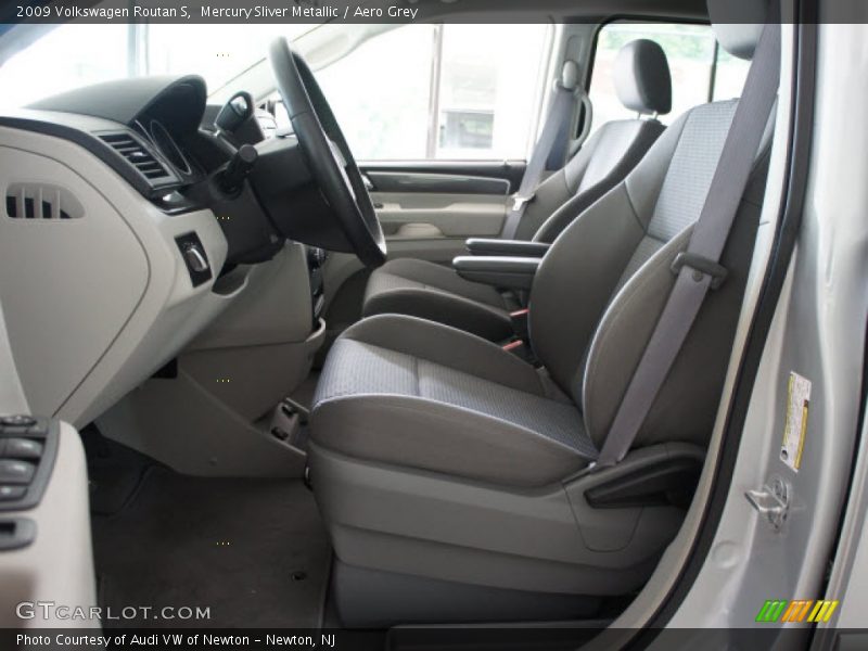  2009 Routan S Aero Grey Interior