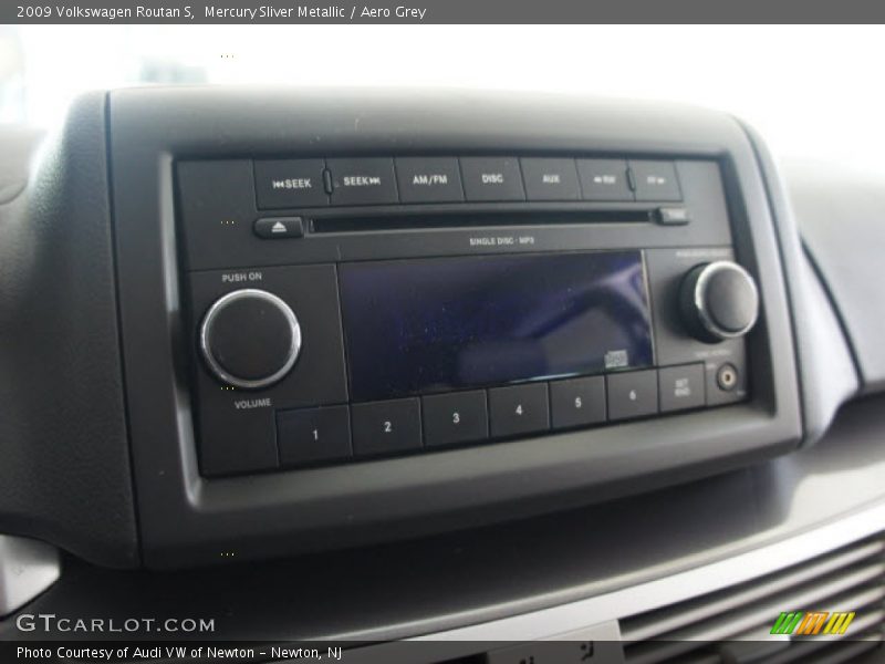 Mercury Sliver Metallic / Aero Grey 2009 Volkswagen Routan S