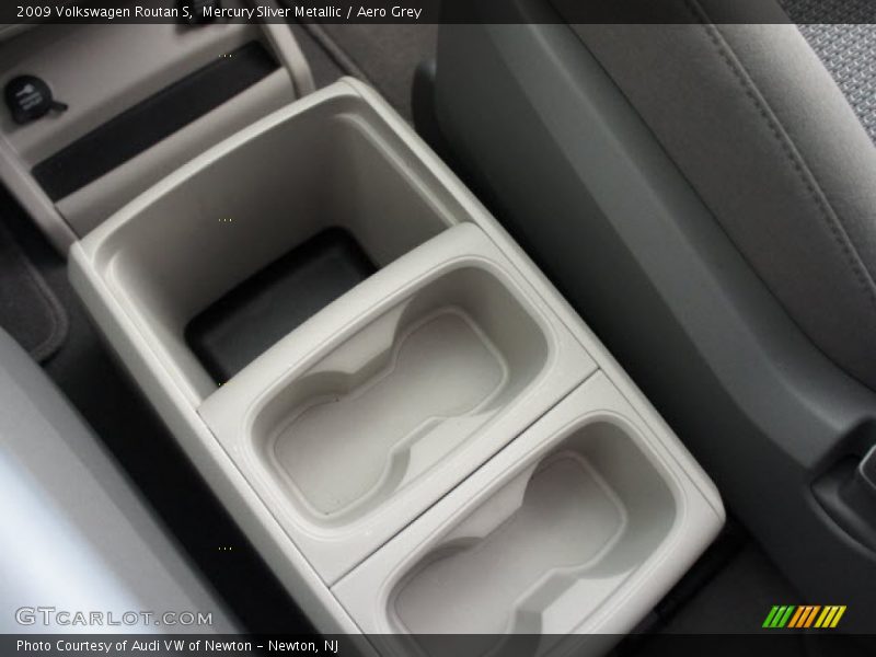Mercury Sliver Metallic / Aero Grey 2009 Volkswagen Routan S