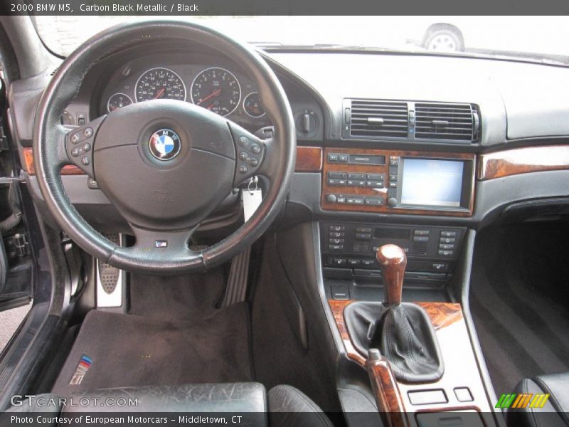 Dashboard of 2000 M5 