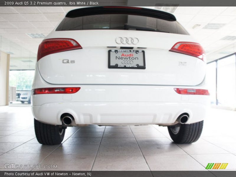 Ibis White / Black 2009 Audi Q5 3.2 Premium quattro