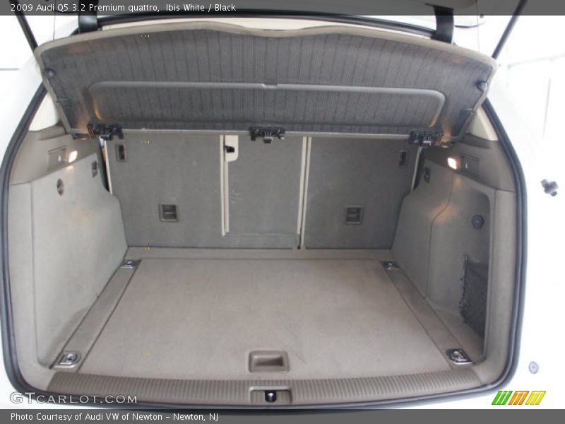  2009 Q5 3.2 Premium quattro Trunk