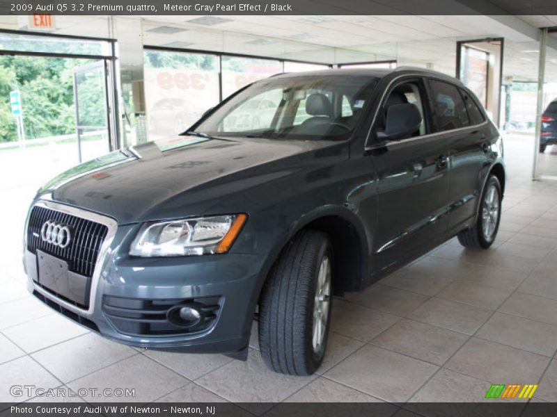 Front 3/4 View of 2009 Q5 3.2 Premium quattro